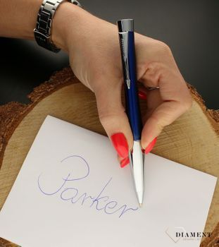 Długopis Parker Urban Fashion Bay City Blue CT S0767150.  Elegancki i nowoczesny długopis Parker S0767150 to propozycja skierowana dla osób ceniących klasykę i elegancję ale w nowoczesnym wydaniu. Długopis odznaczający się ponad.jpg